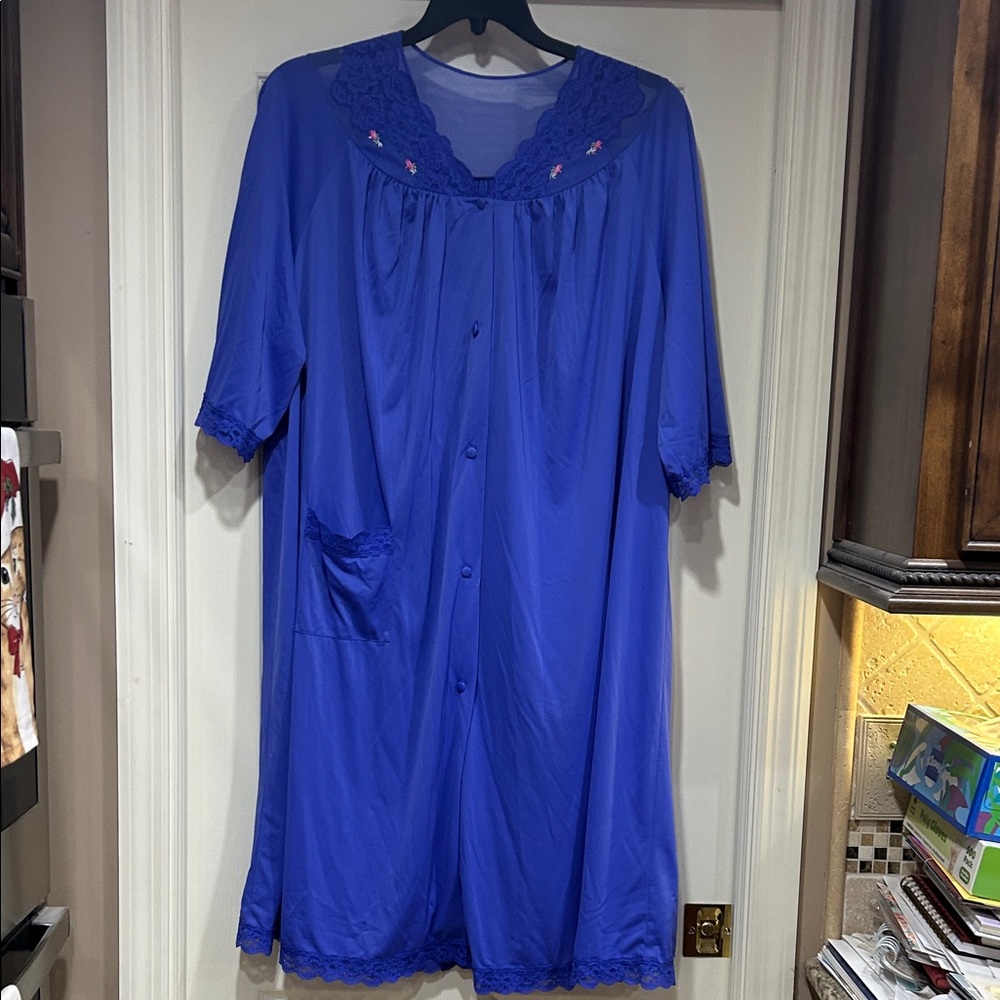 Shadow Line Elegant Blue Lace Trim Robe
